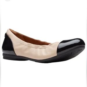 Clarks Women's Rena Jazz Flats in a black and cream leather combination. Size 9